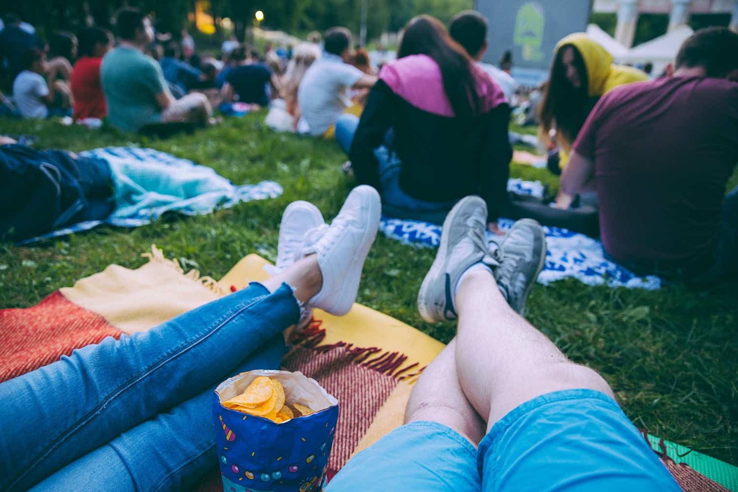 Outdoor-Movie people sitting on blankets to watch outdoor movie
